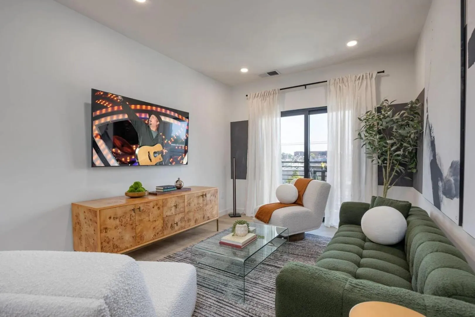 Plush Haven-2 Unit Combo-Walk To Broadway Nashville